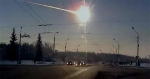 '圖3：2013年車裏雅賓斯克上空隕石自爆'