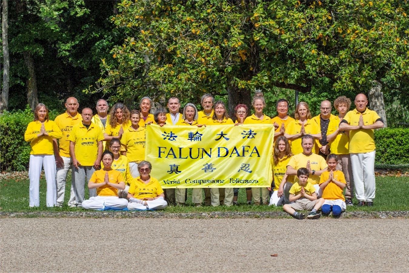 '圖10：來自托斯卡納大區的法輪功學員在佛羅倫薩慶祝世界法輪大法日'