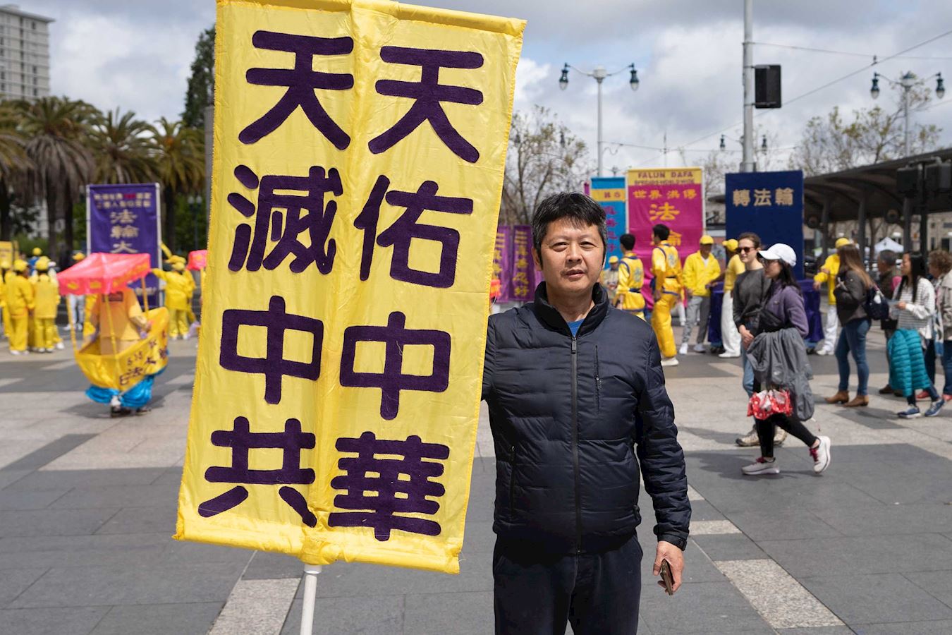 '圖31：從中國大陸逃出來的郝劍平表示，中共對法輪功的迫害是違反人性的'