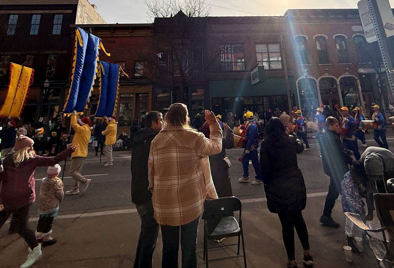 '圖1~7:法輪功學員組成的方陣參加了密西根州卡拉馬祖市(Kalamazoo)中心的第六十三屆楓樹山假日遊行,受到民眾歡迎。。'