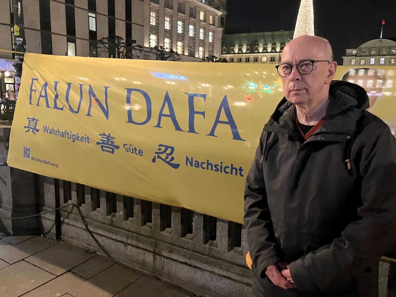'圖2:法輪功學員海因茨(Heinz)堅持和平講真相二十二年。'