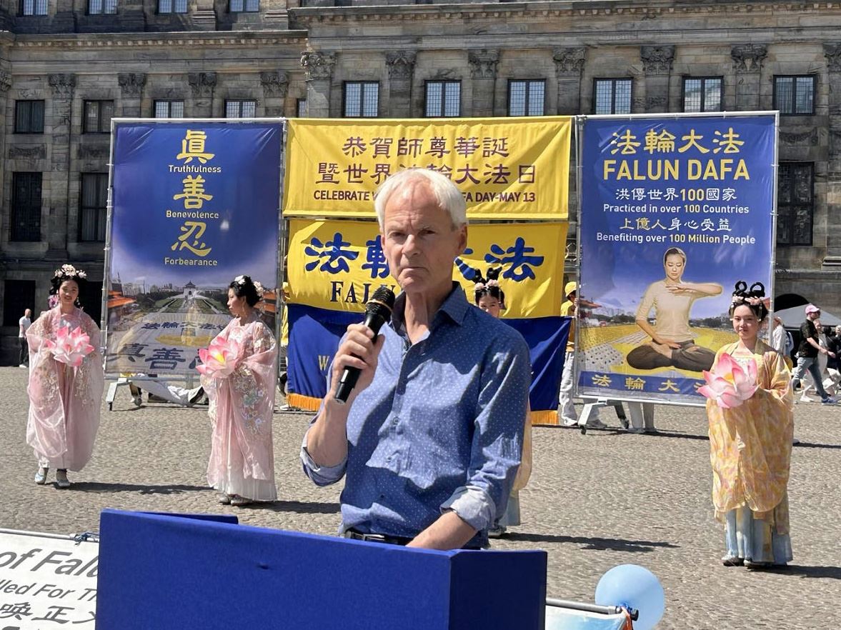 '圖8:前荷蘭國會眾議院議員亨利‧范‧博梅爾(Harry van Bommel)到場祝賀。'
