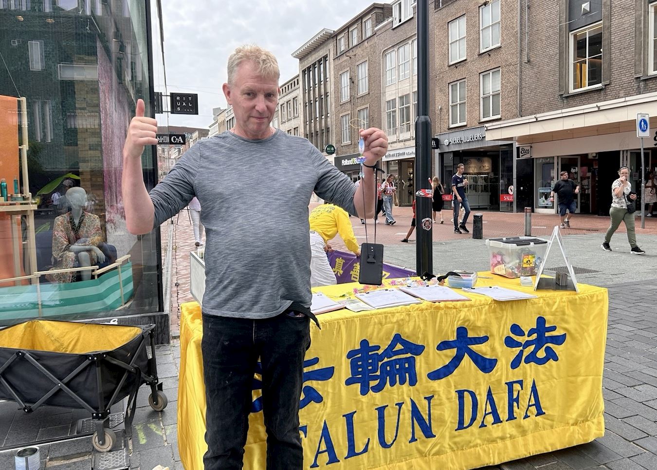 '圖11:律師格雷羅先生支持法輪功學員反迫害。'