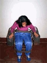 '酷刑演示：鐵椅子'