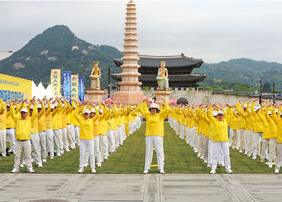 韓國學員在首爾歡慶世界法輪大法日