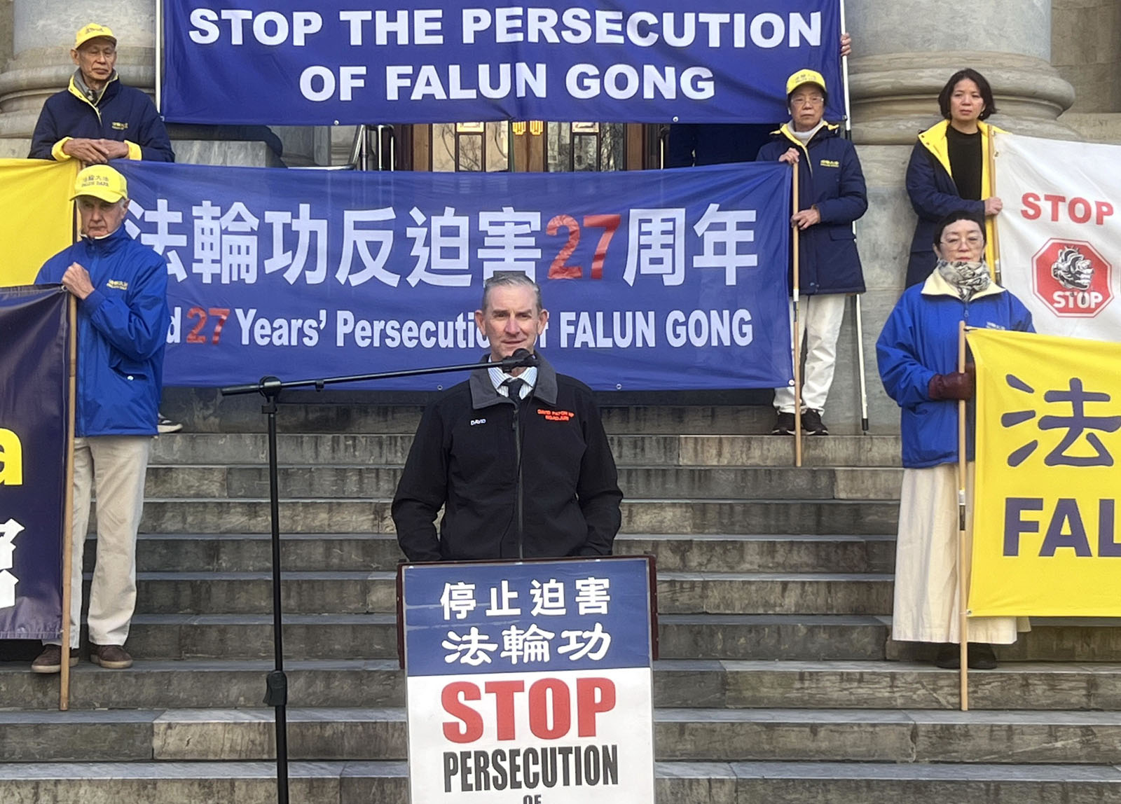 圖9:南澳州議會議員帕頓(David Paton)在集會中發言。(明慧網)